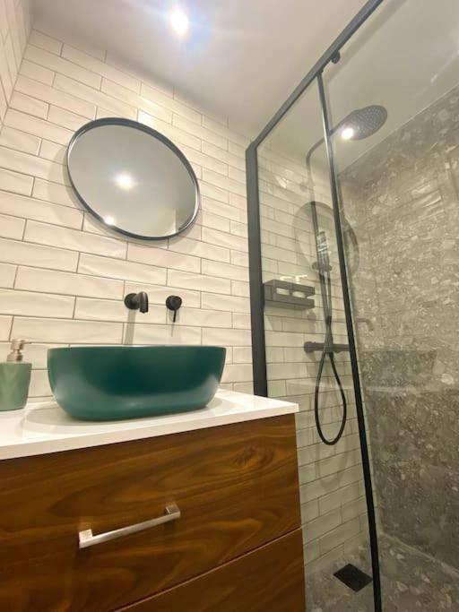 Piraeus Apartment For Rent Bagian luar foto